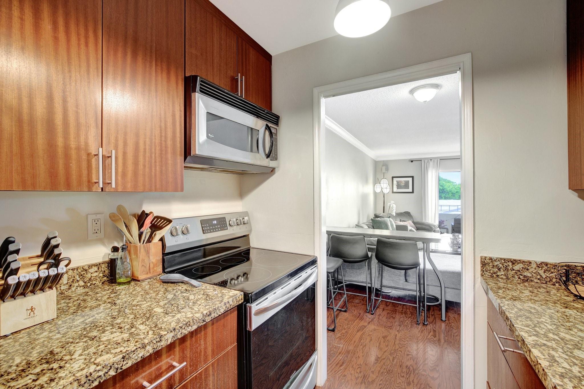 900 NE 18th Ave 306