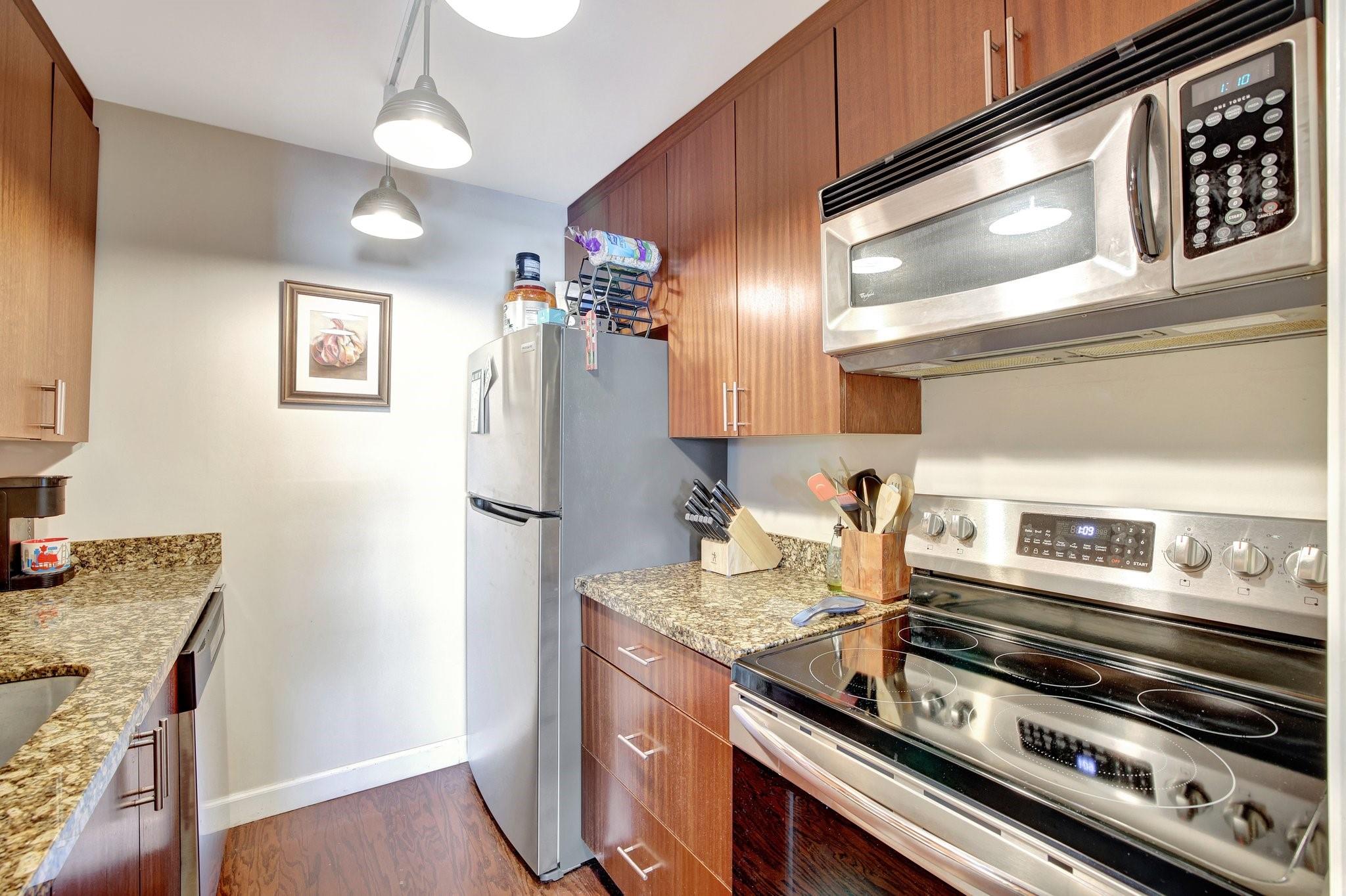 900 NE 18th Ave 306
