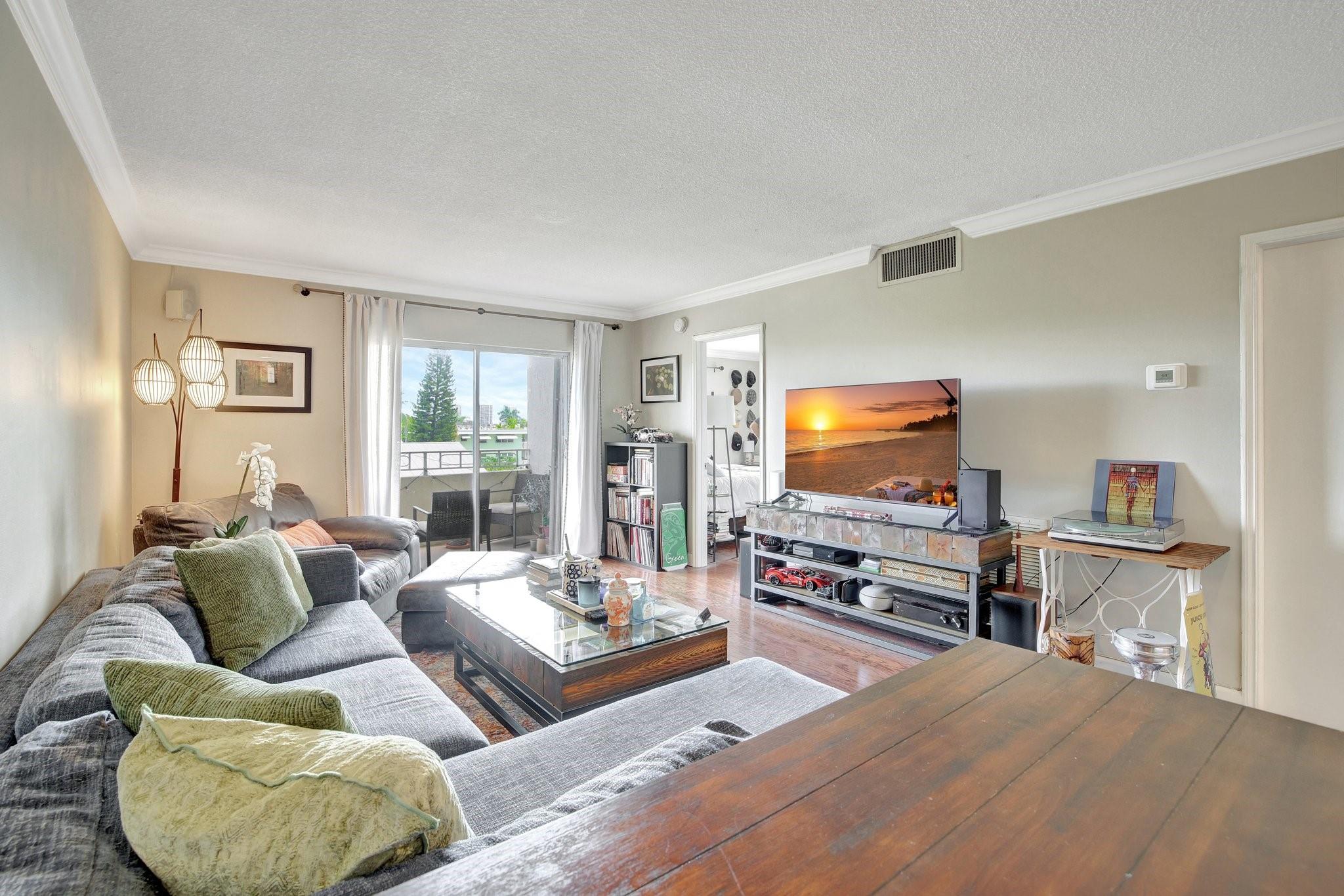 900 NE 18th Ave 306