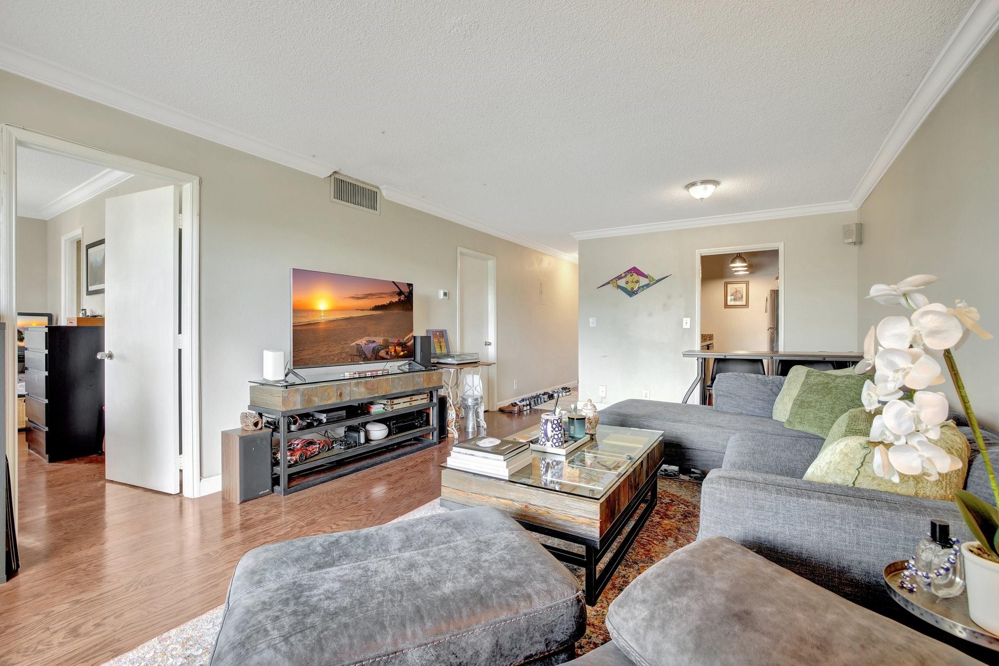 900 NE 18th Ave 306