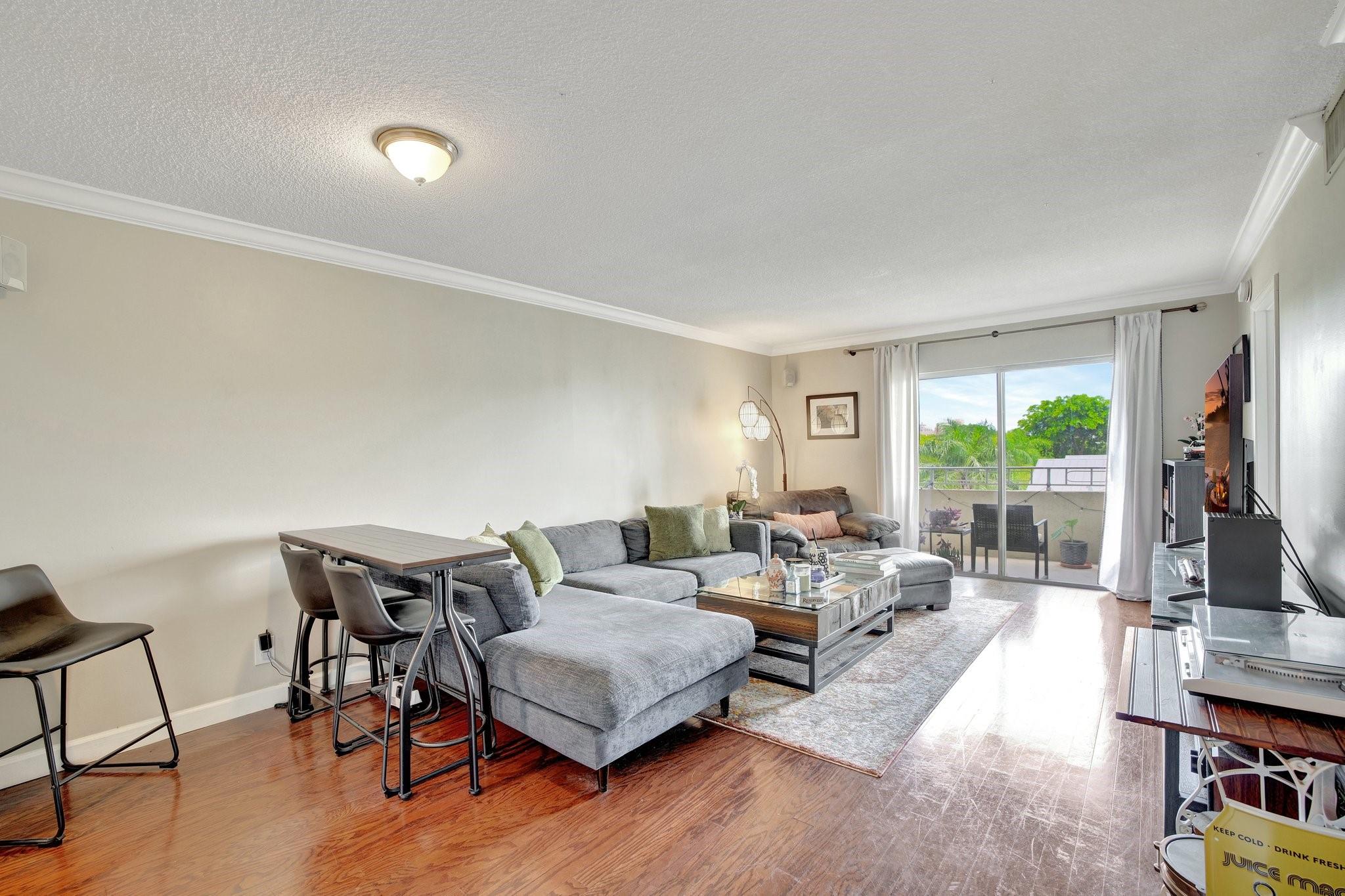 900 NE 18th Ave 306