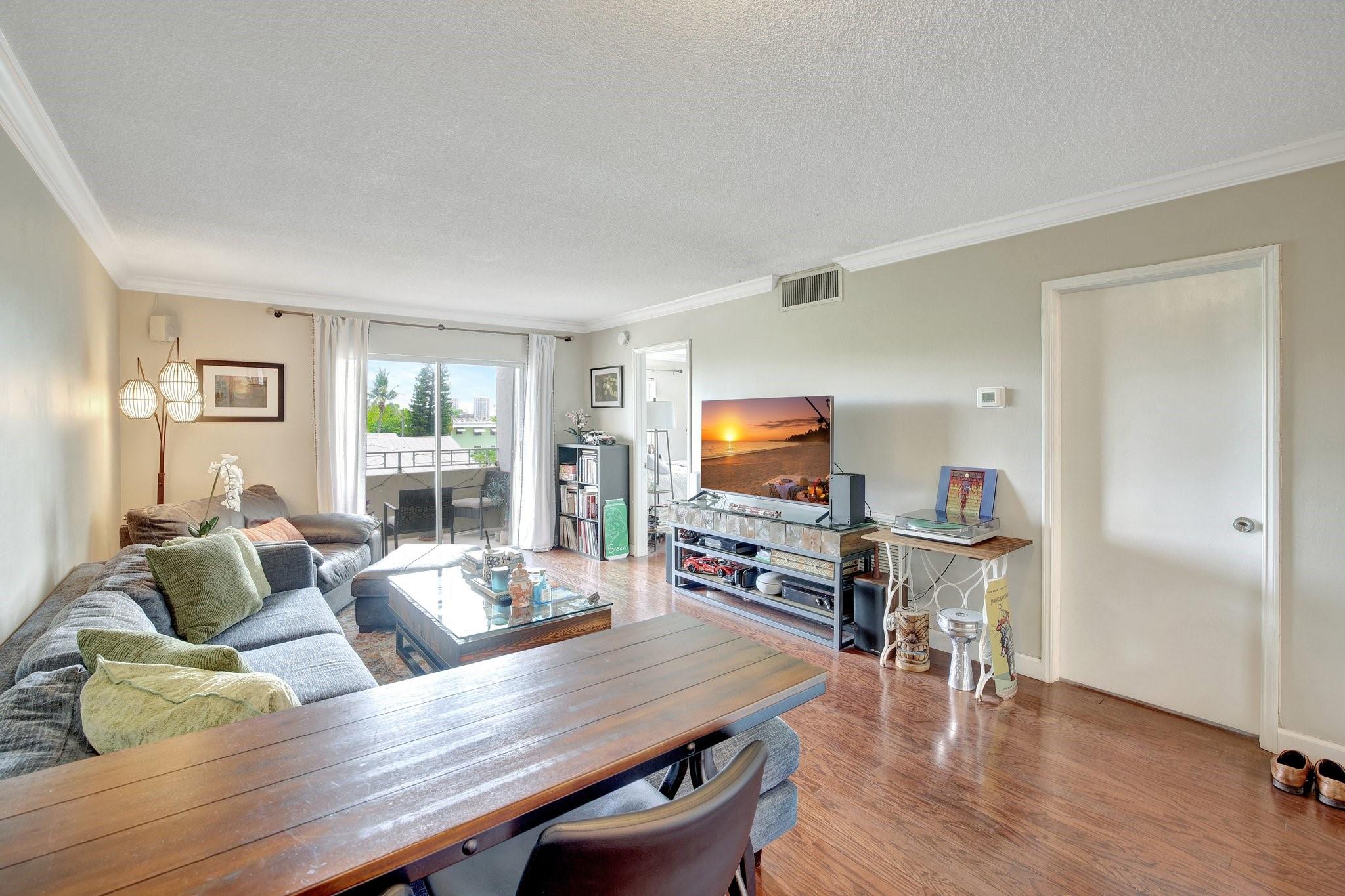 900 NE 18th Ave 306