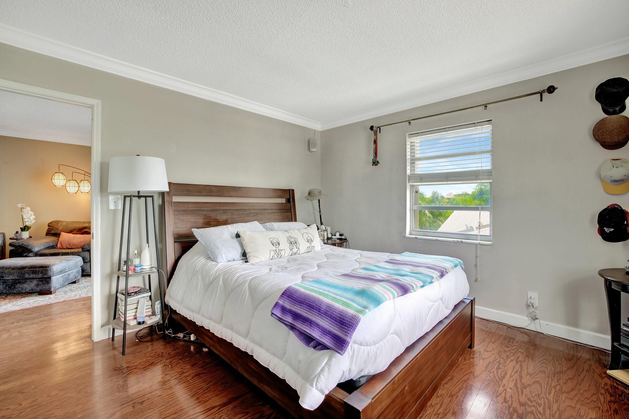 900 NE 18th Ave 306