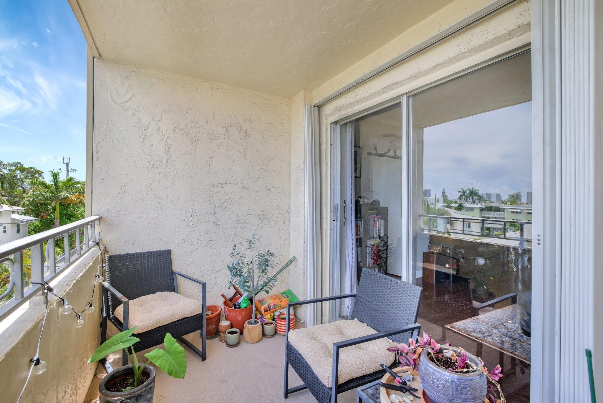900 NE 18th Ave 306