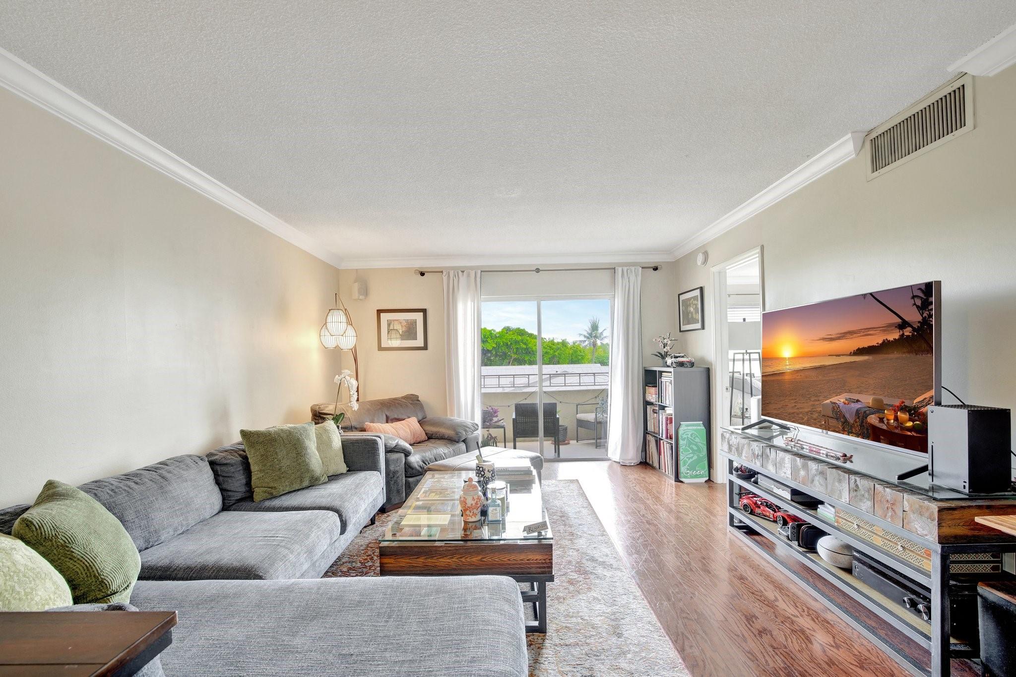 900 NE 18th Ave 306