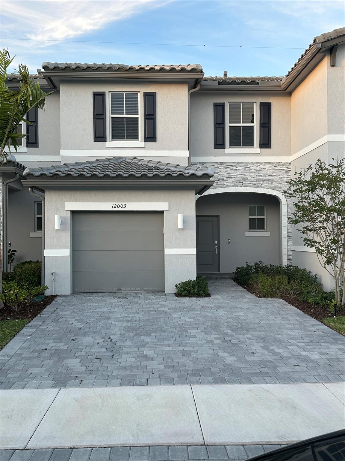 12003 NW 47th Mnr