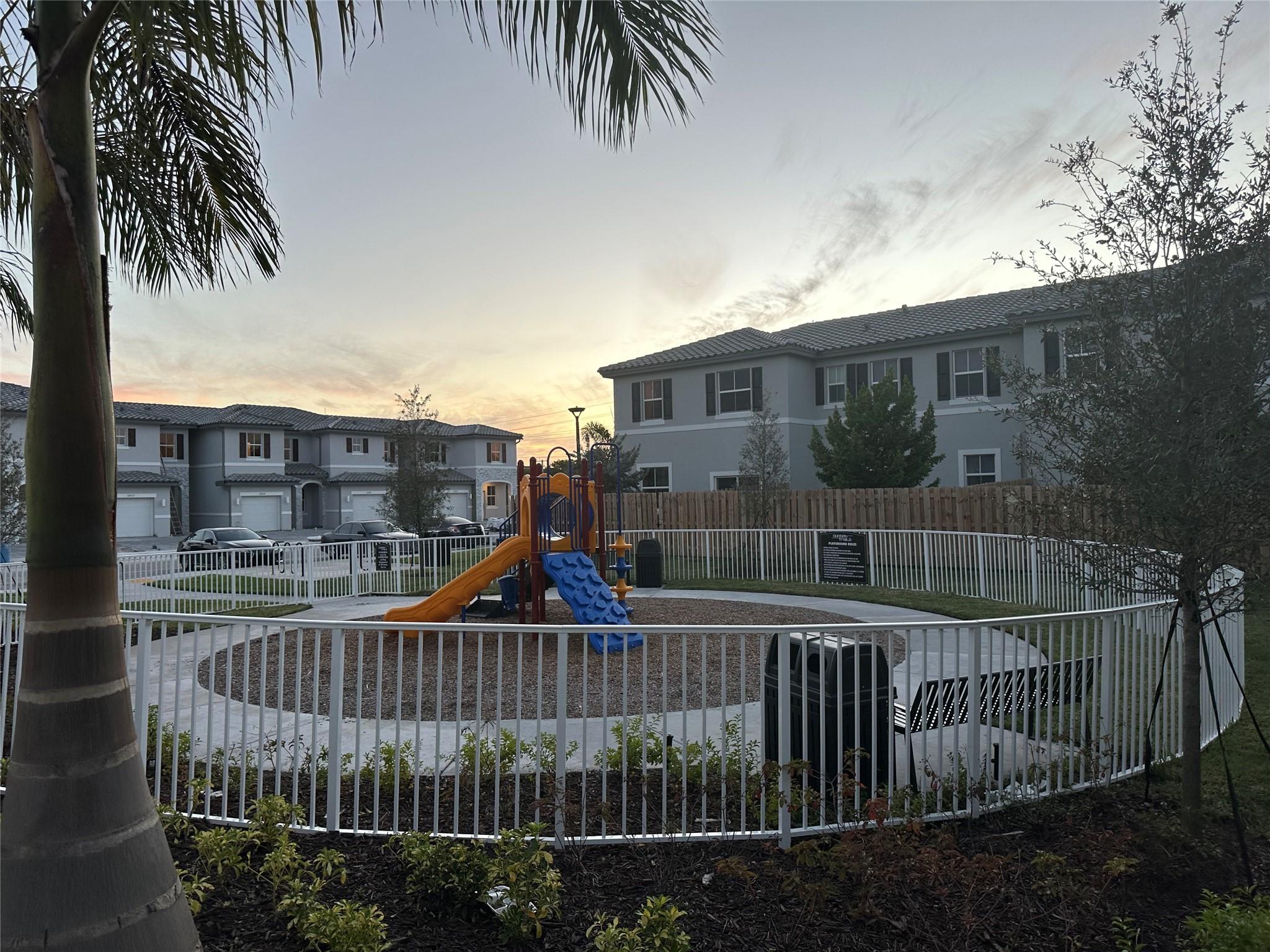 12003 NW 47th Mnr
