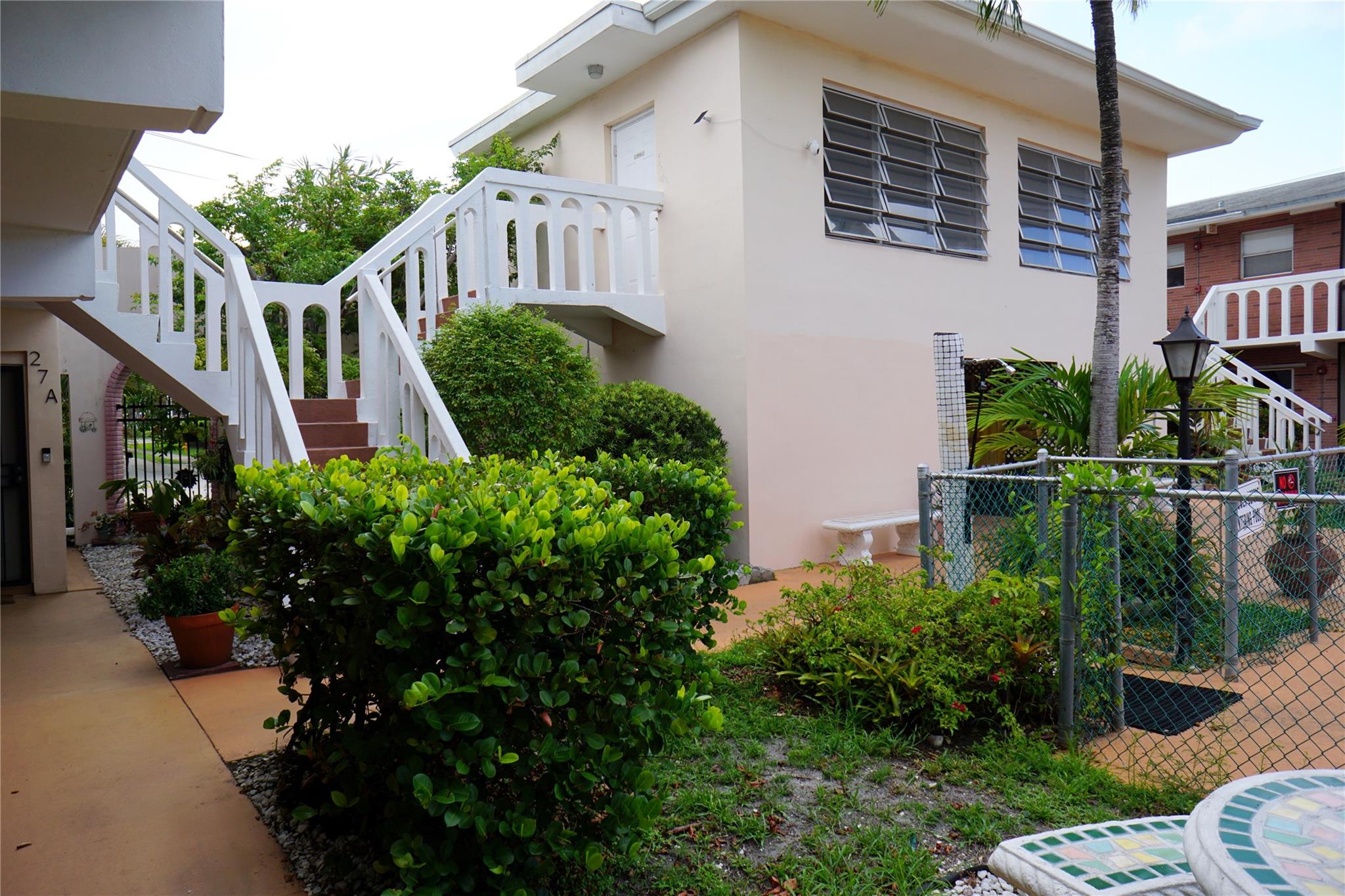 160 NE 8th Ave 25B