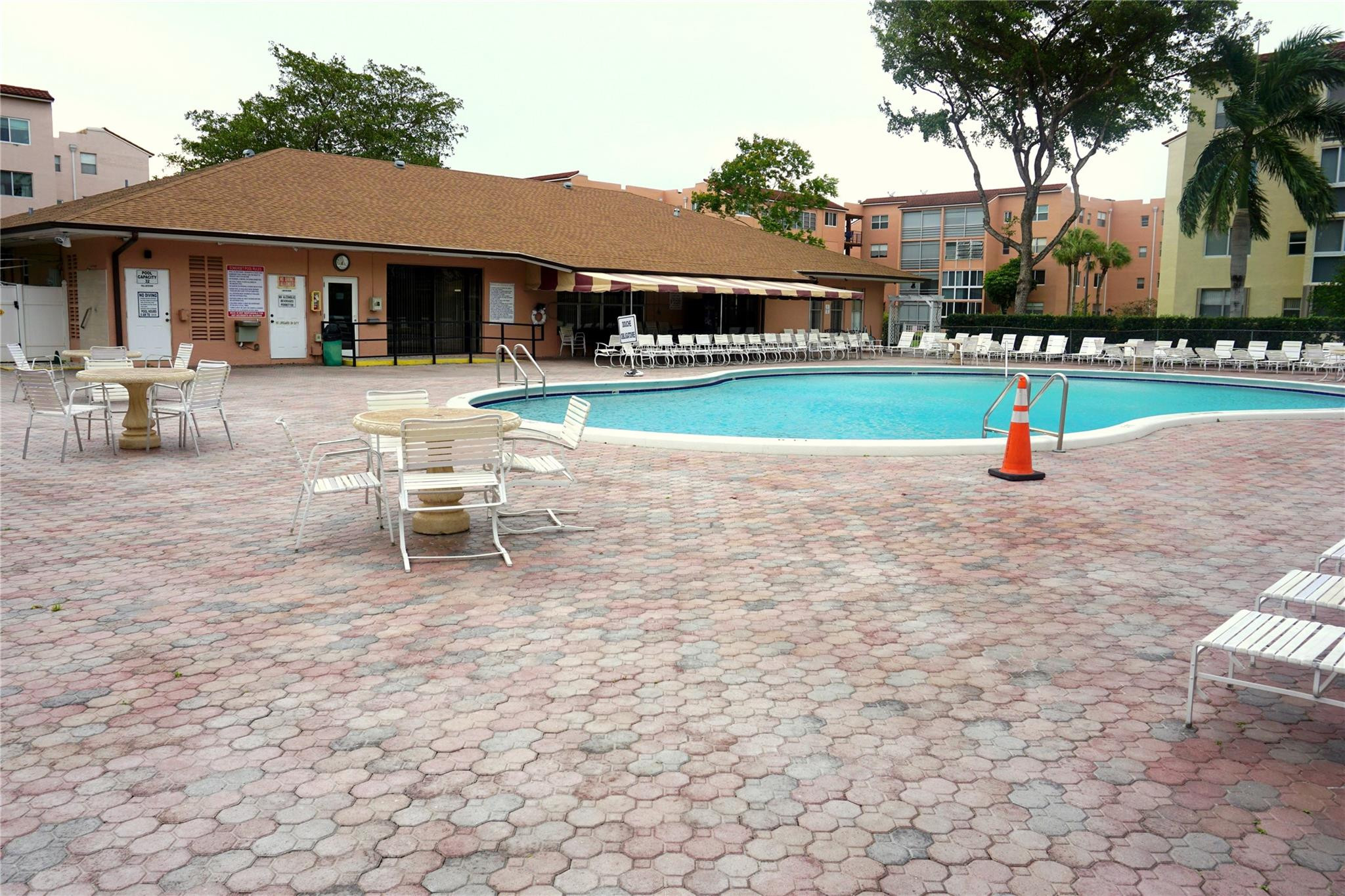 2841 Somerset Dr 115