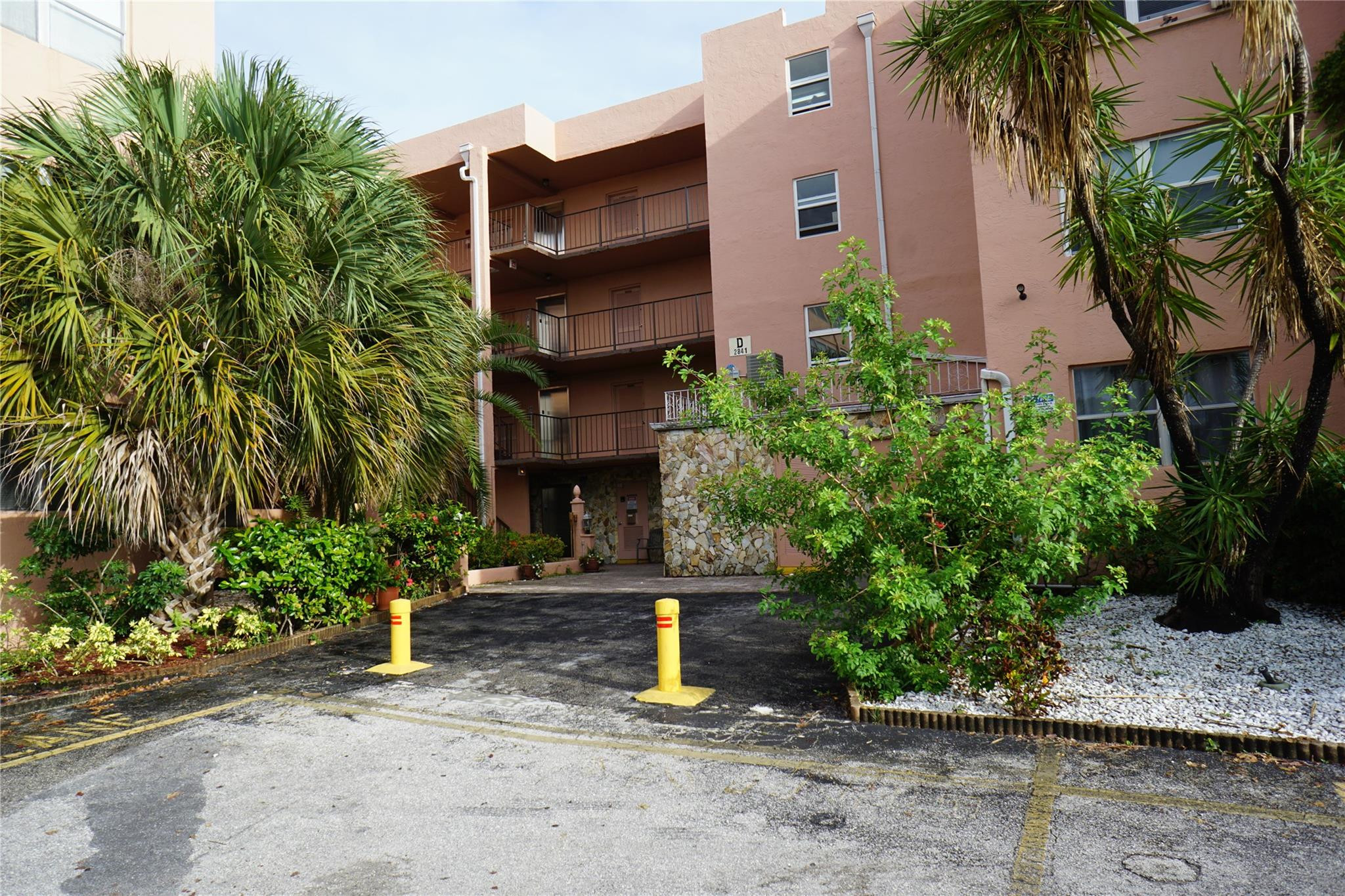 2841 Somerset Dr 115