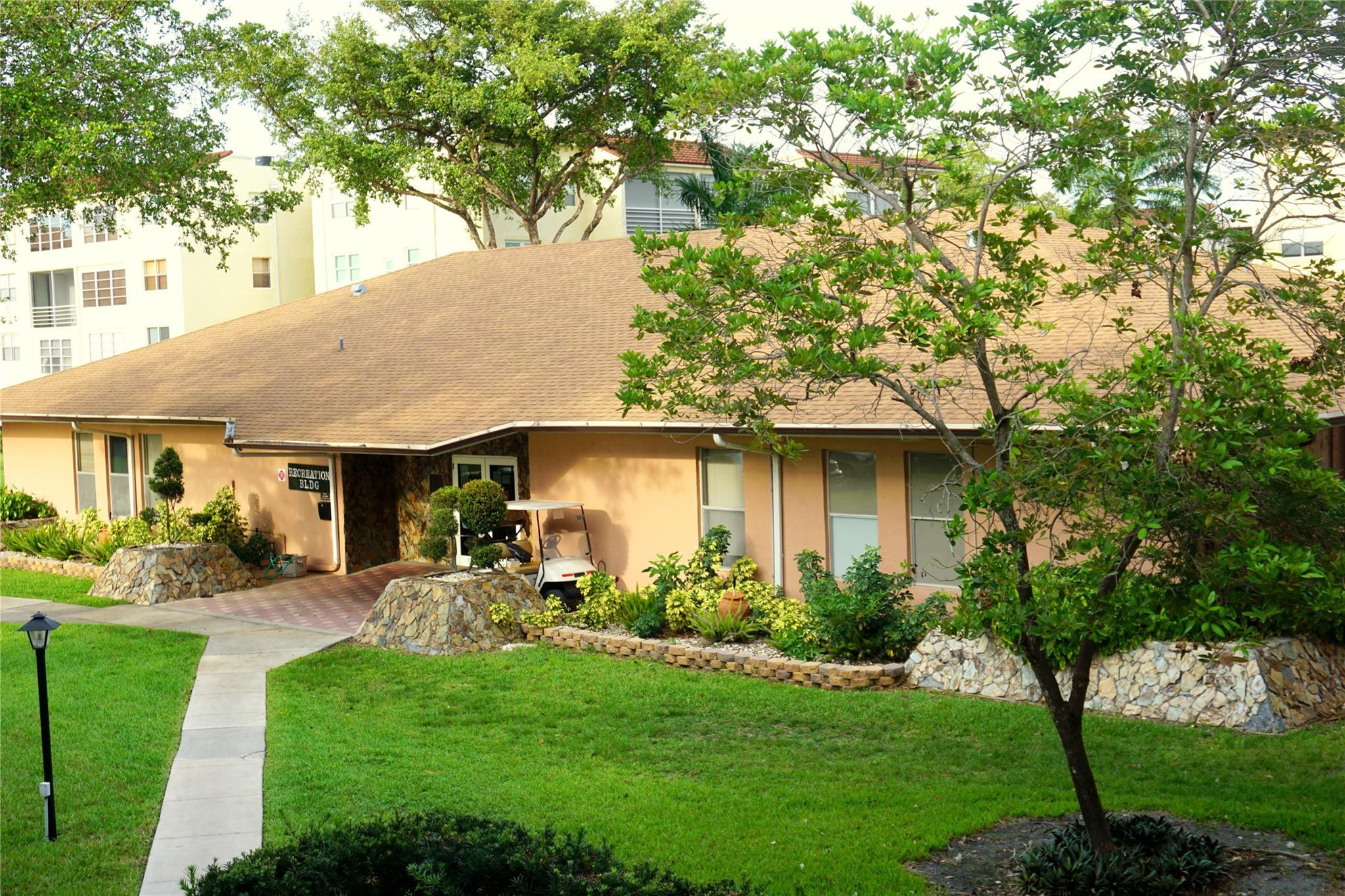 2841 Somerset Dr 115