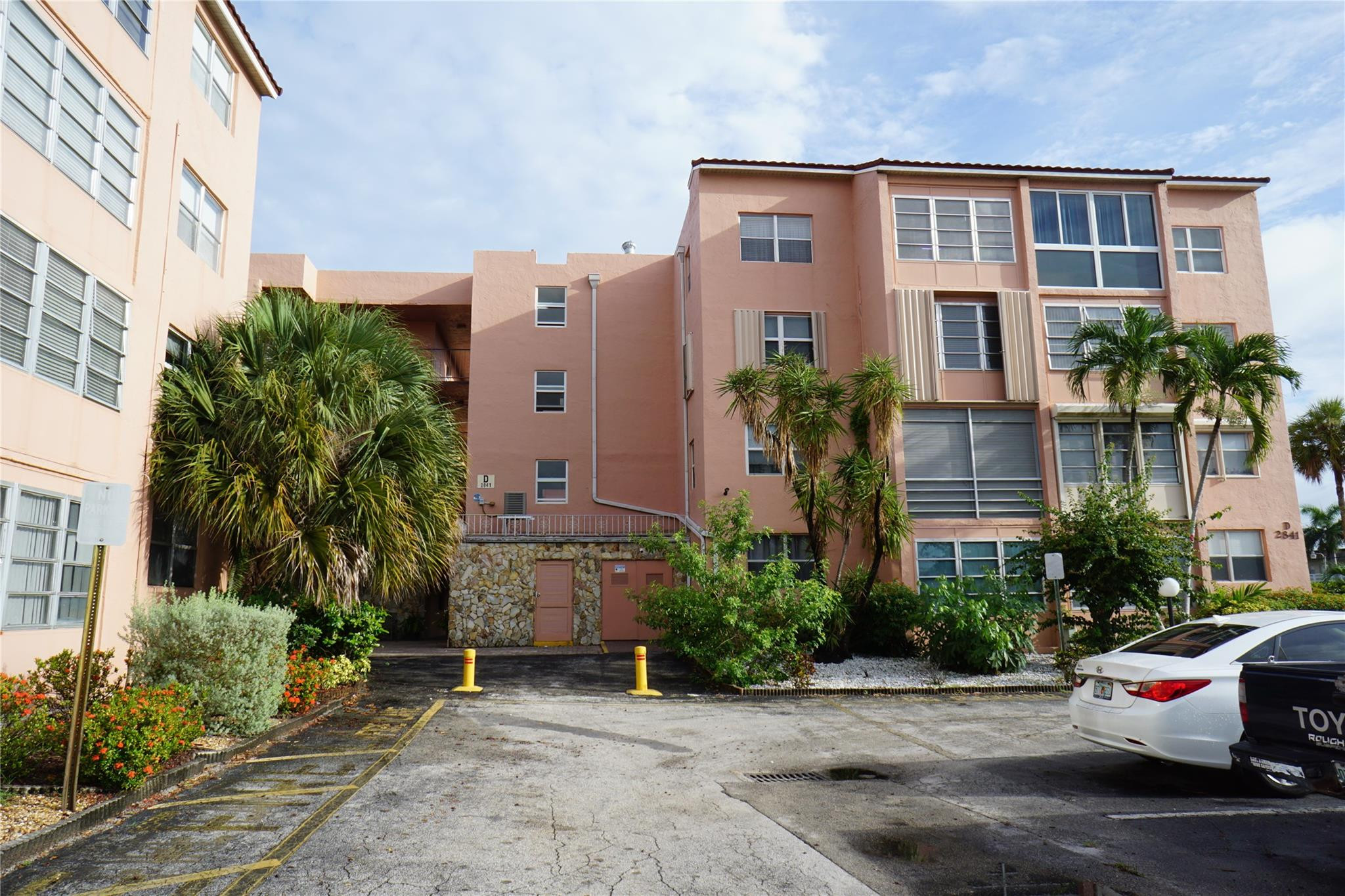 2841 Somerset Dr 115