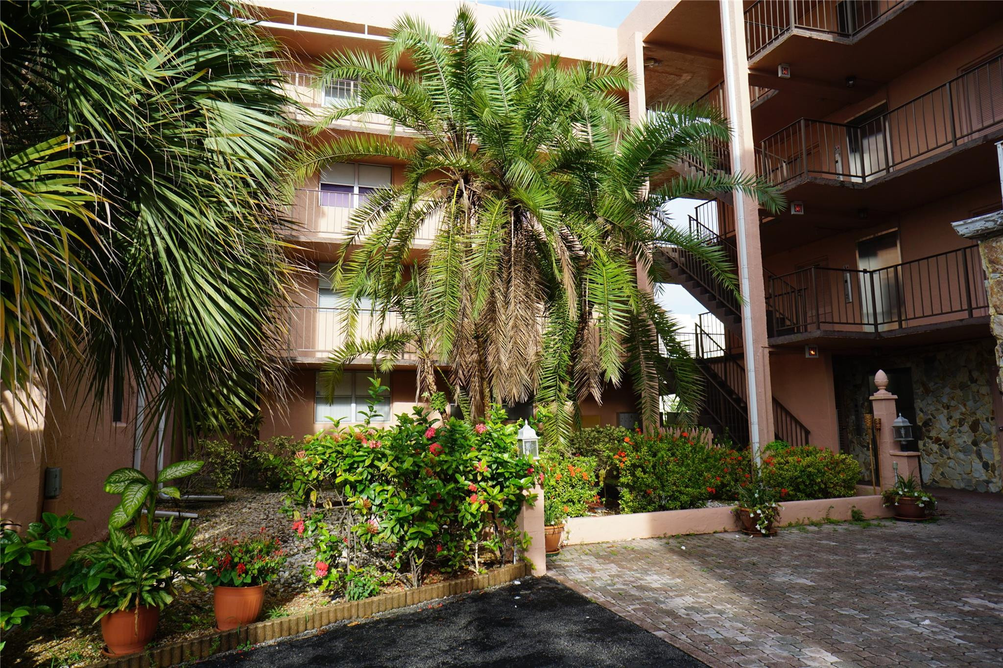 2841 Somerset Dr 115