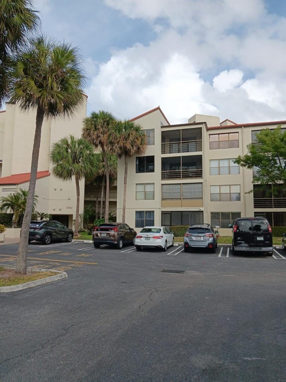 2304 S Cypress Bend Drive 313, Pompano Beach Unit: 313
