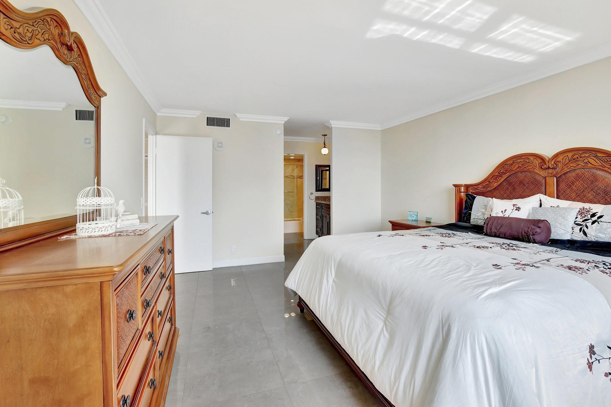 2000 S Ocean Blvd 7J