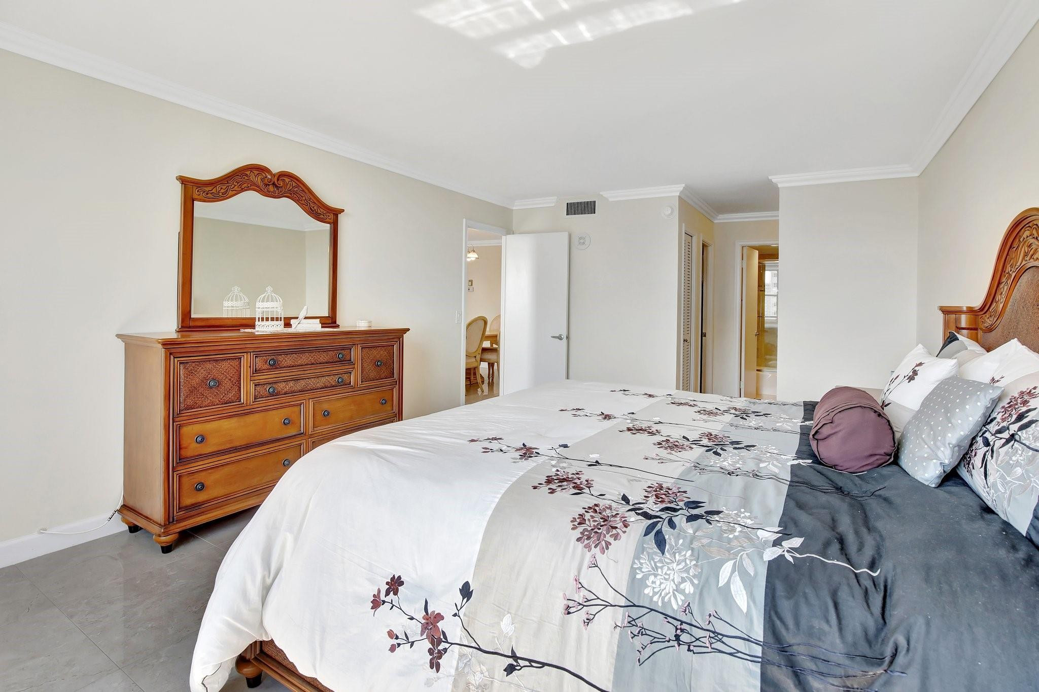 2000 S Ocean Blvd 7J