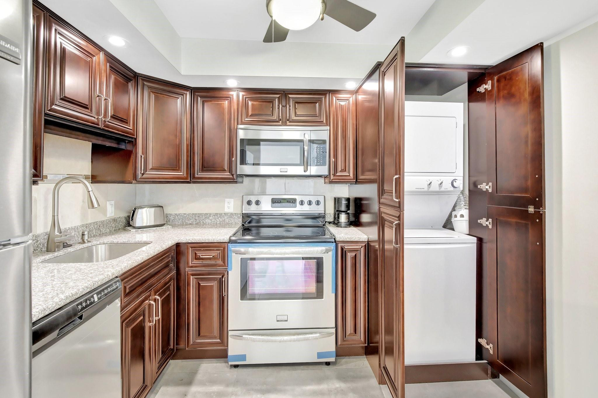 2000 S Ocean Blvd 7J