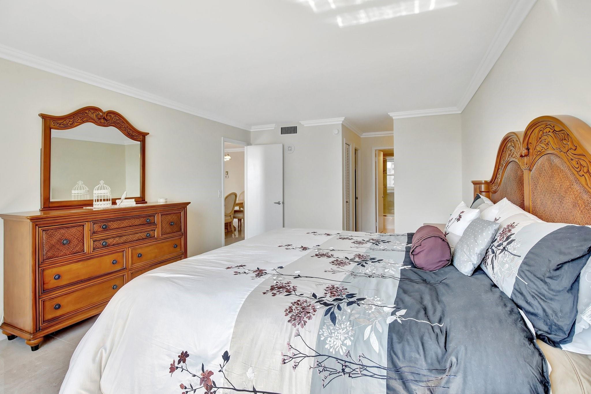 2000 S Ocean Blvd 7J