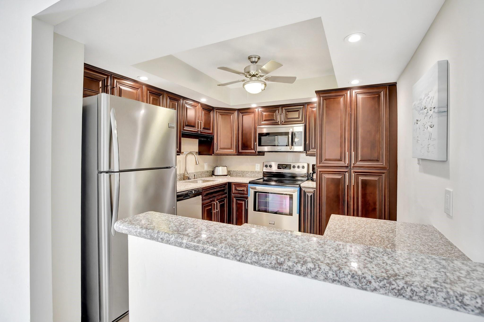 2000 S Ocean Blvd 7J