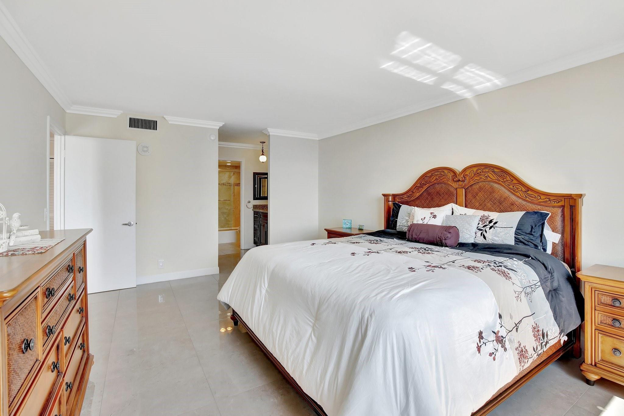 2000 S Ocean Blvd 7J