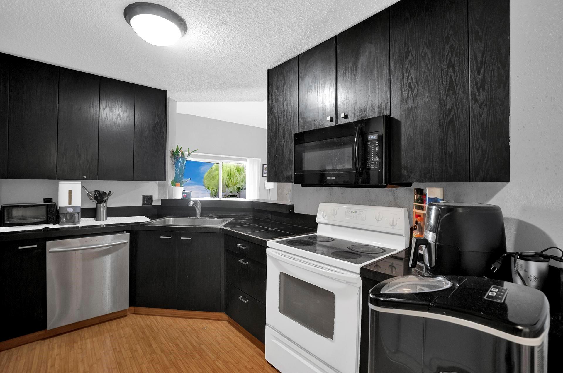 3413 NW 44th St 205