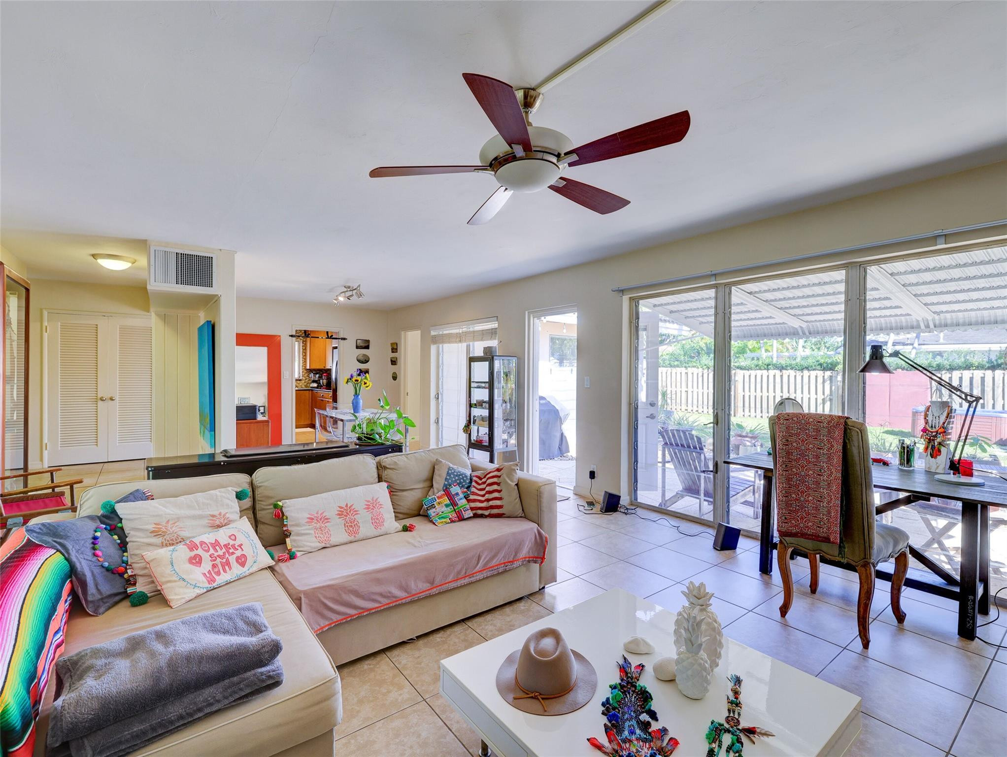 1616 Poinsettia Dr