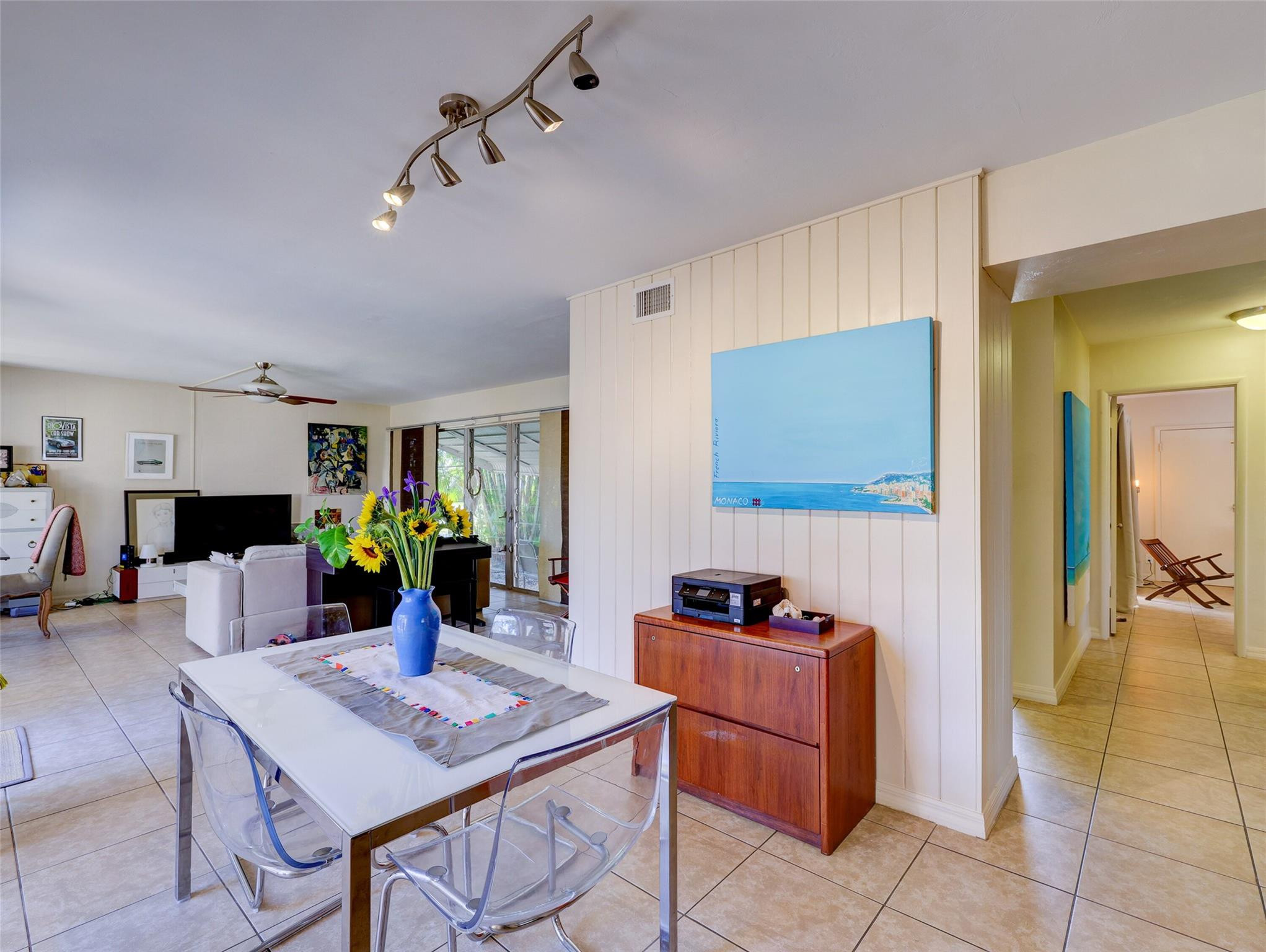 1616 Poinsettia Dr