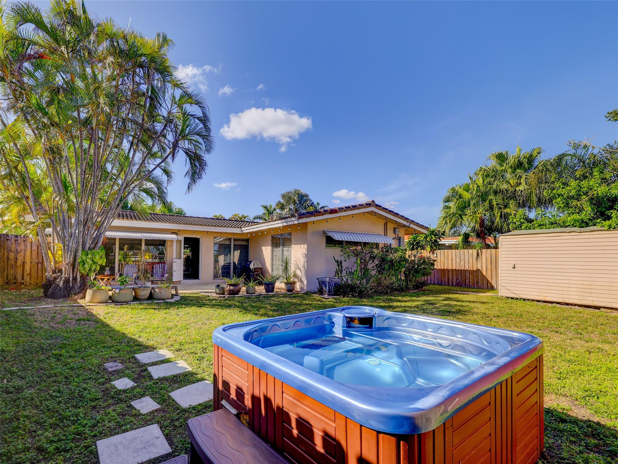1616 Poinsettia Dr