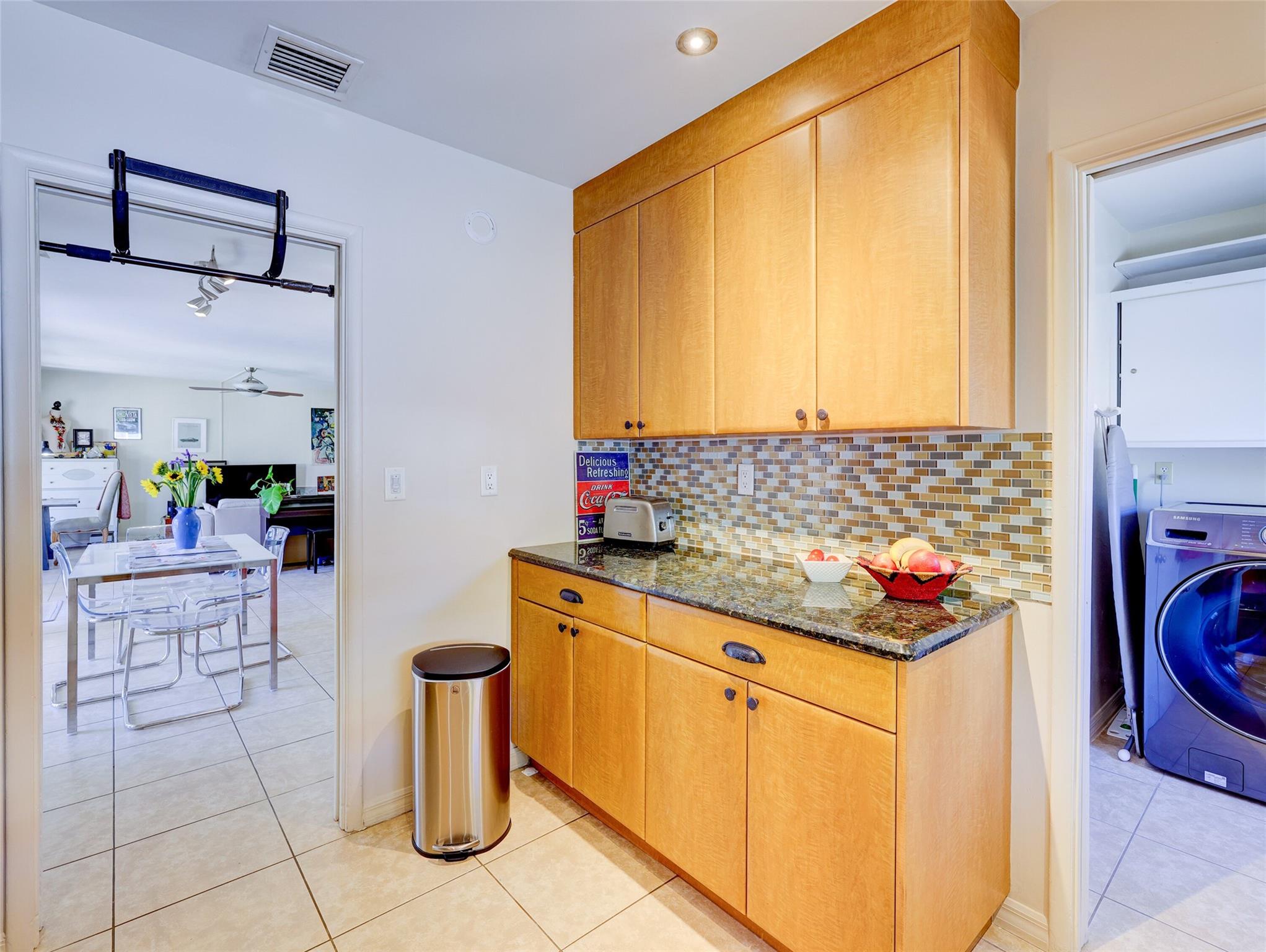 1616 Poinsettia Dr