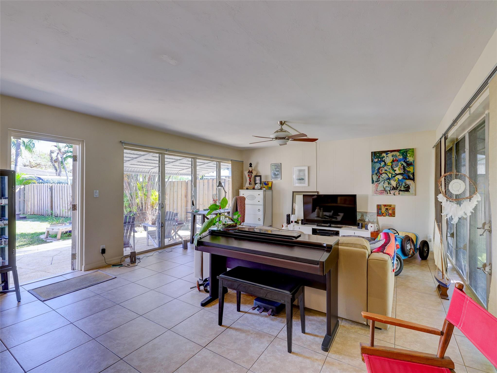 1616 Poinsettia Dr