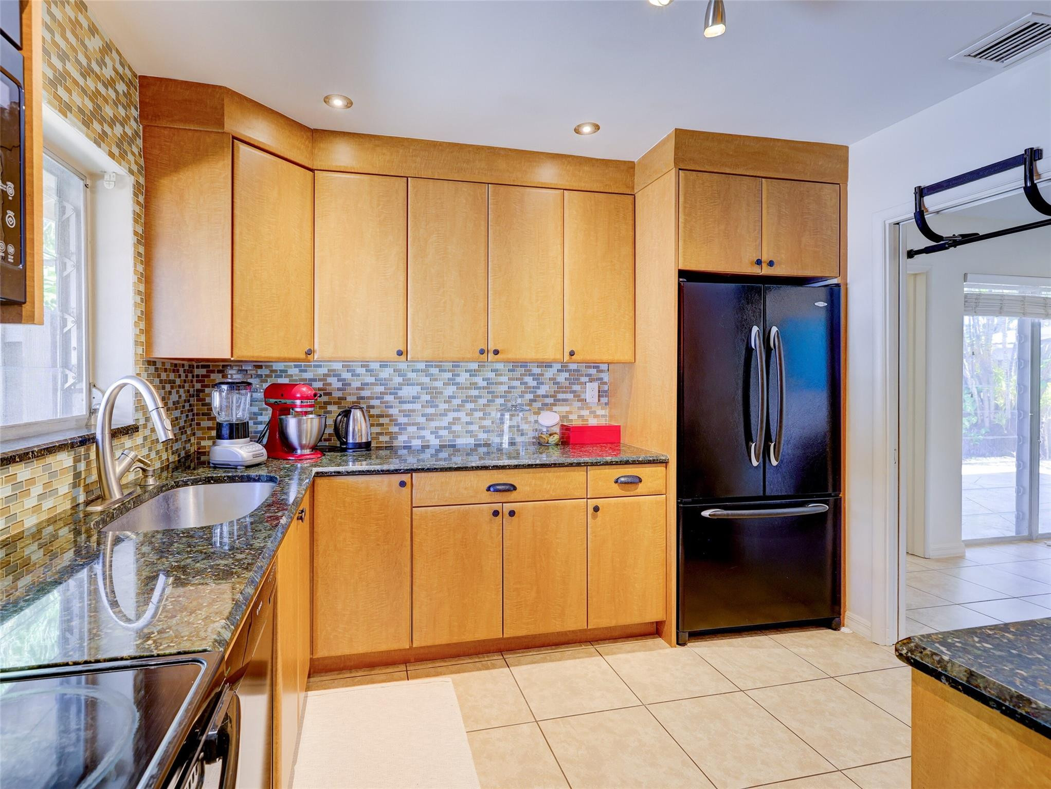 1616 Poinsettia Dr