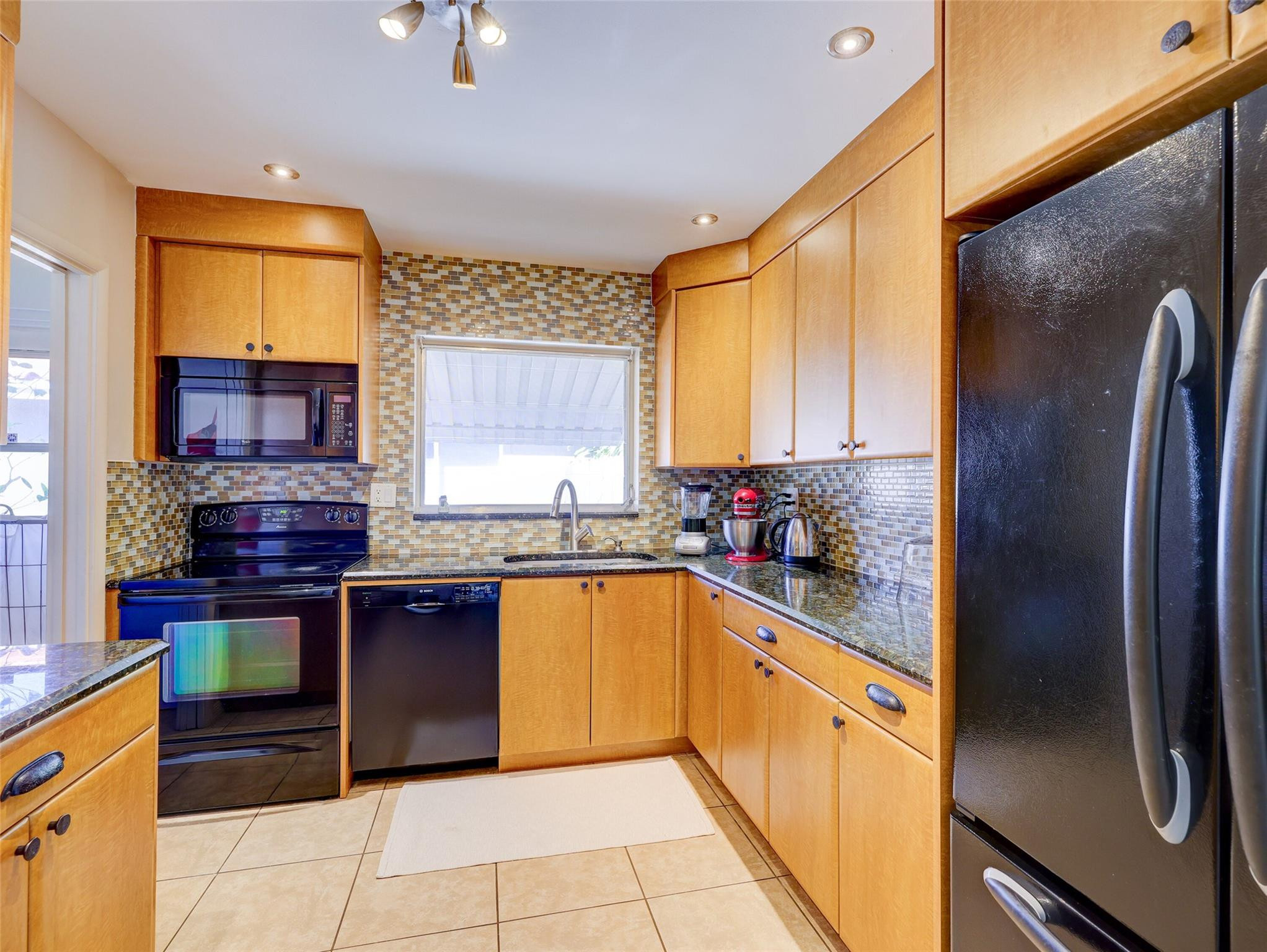 1616 Poinsettia Dr