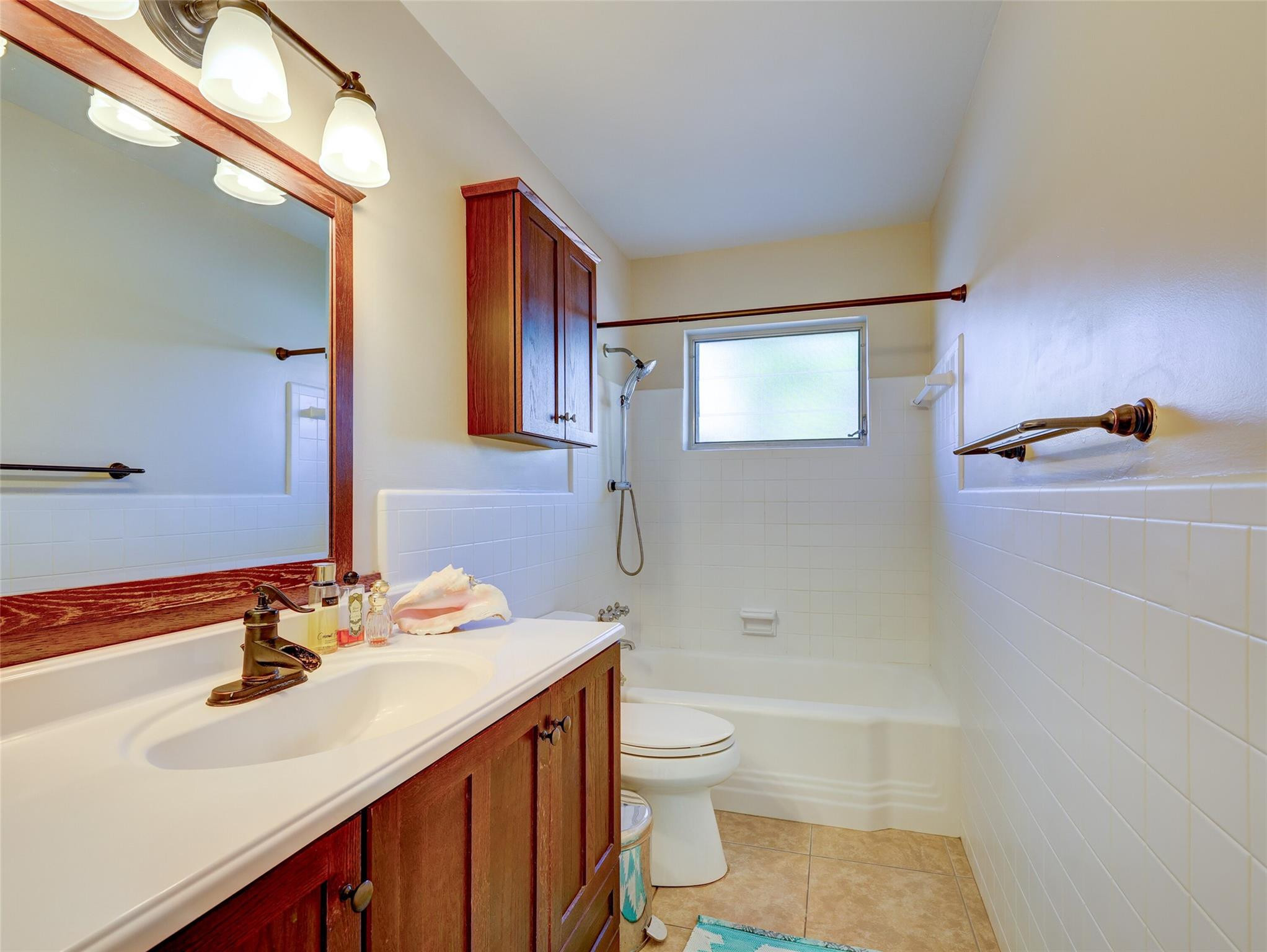 1616 Poinsettia Dr