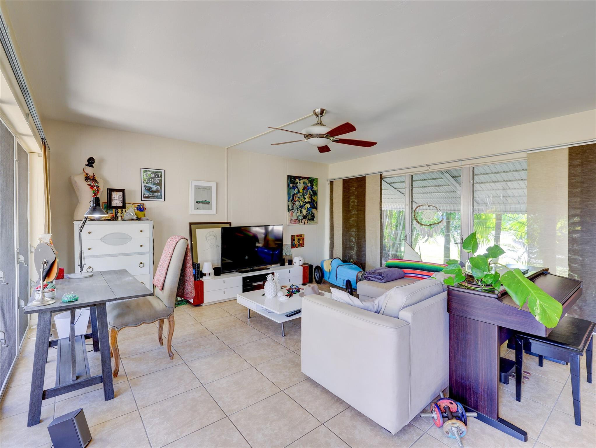 1616 Poinsettia Dr