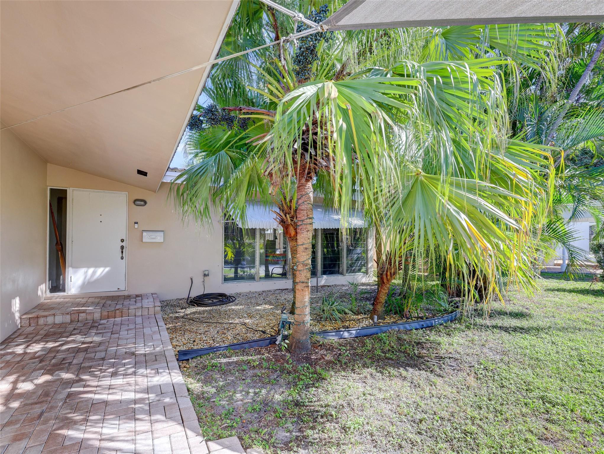 1616 Poinsettia Dr