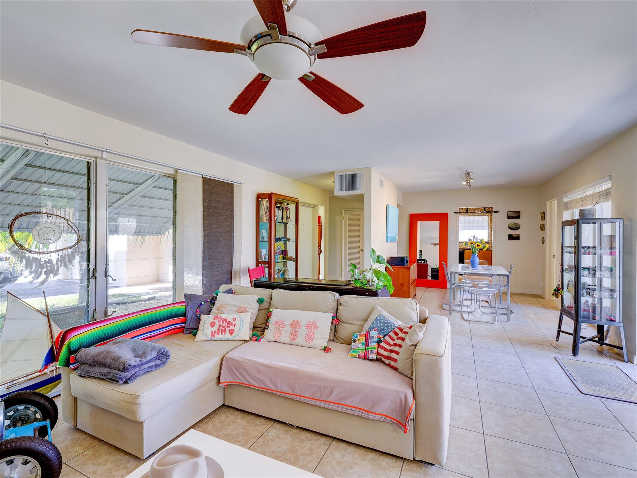 1616 Poinsettia Dr