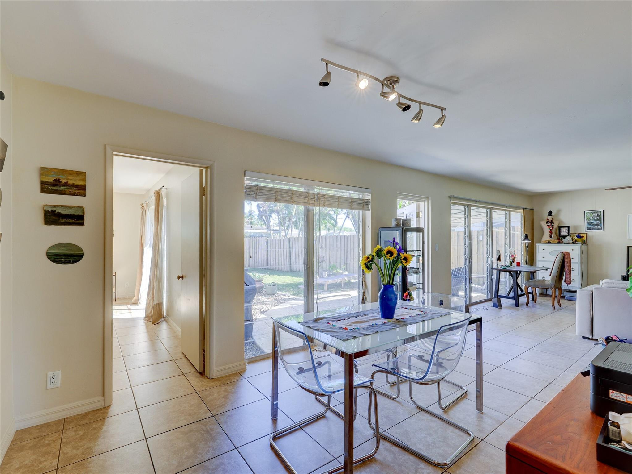 1616 Poinsettia Dr