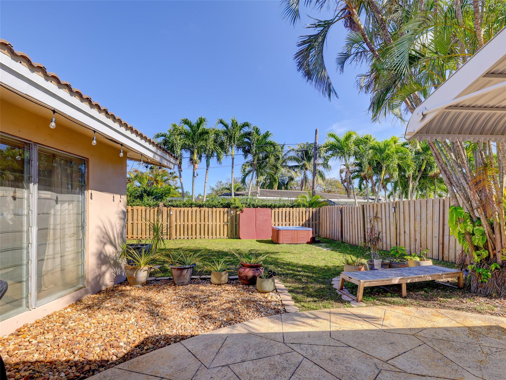 1616 Poinsettia Dr