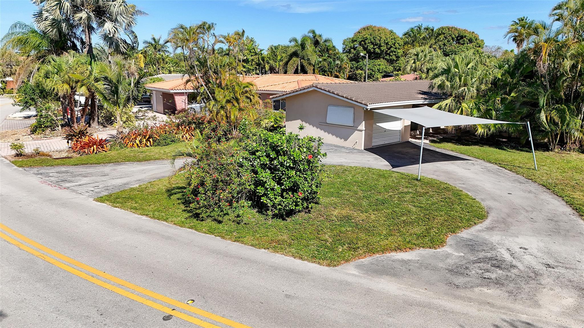 1616 Poinsettia Dr