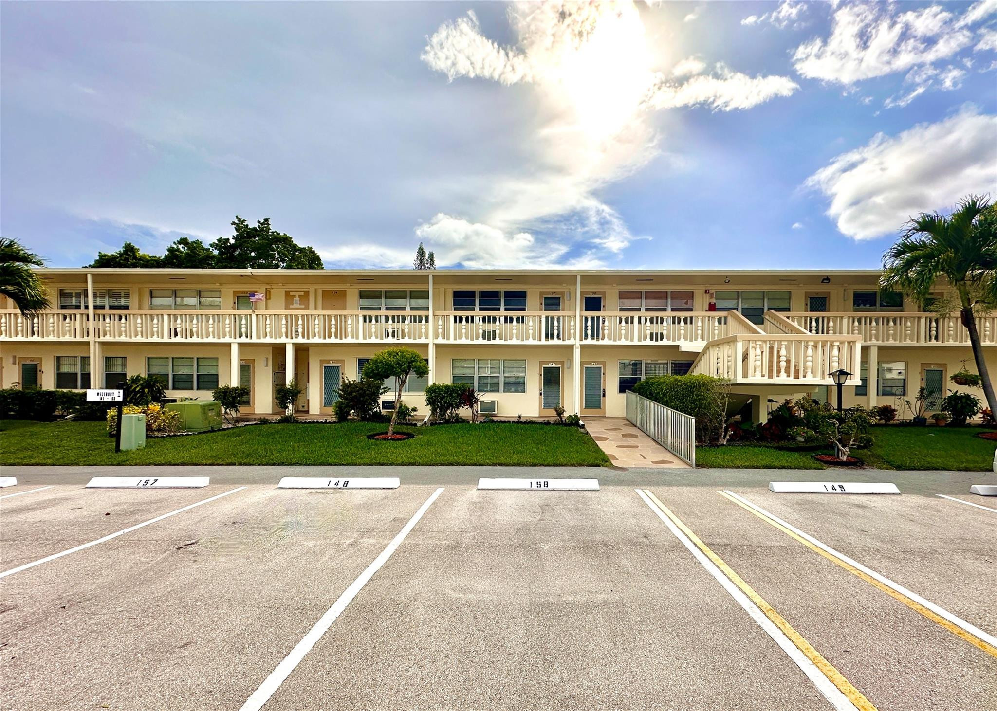 148 Westbury I 148
