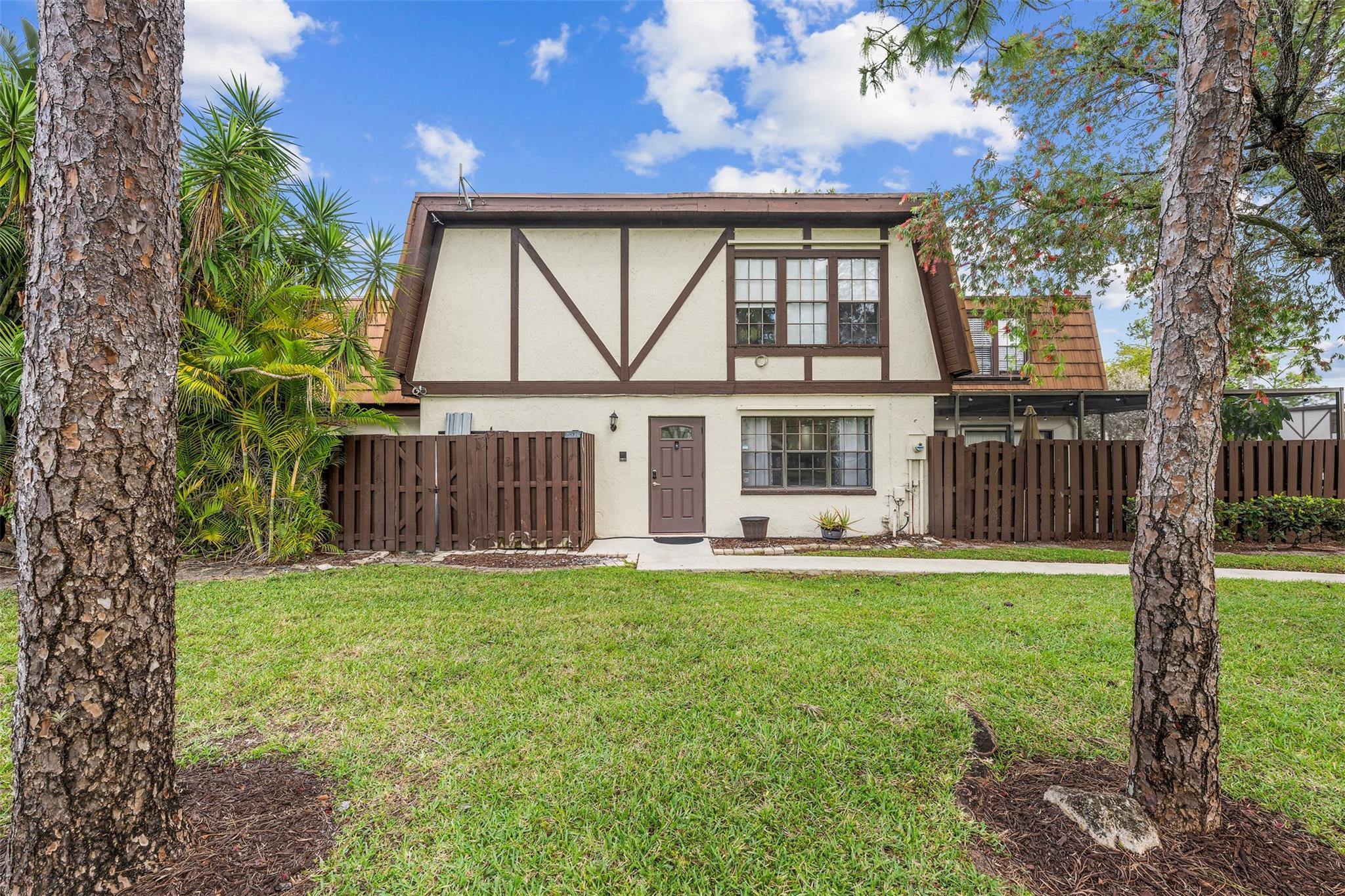 100 Weybridge Cir D