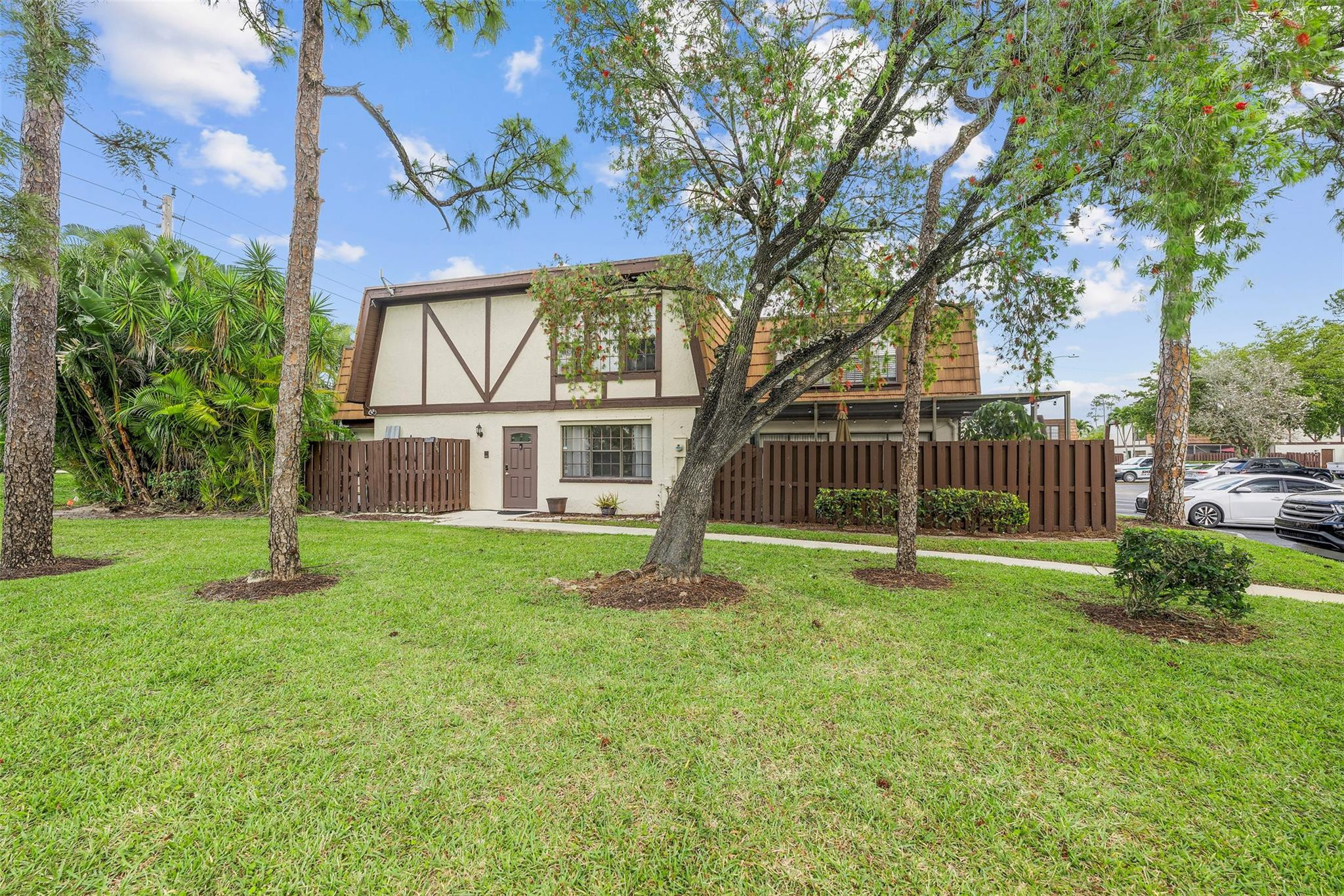 100 Weybridge Cir D