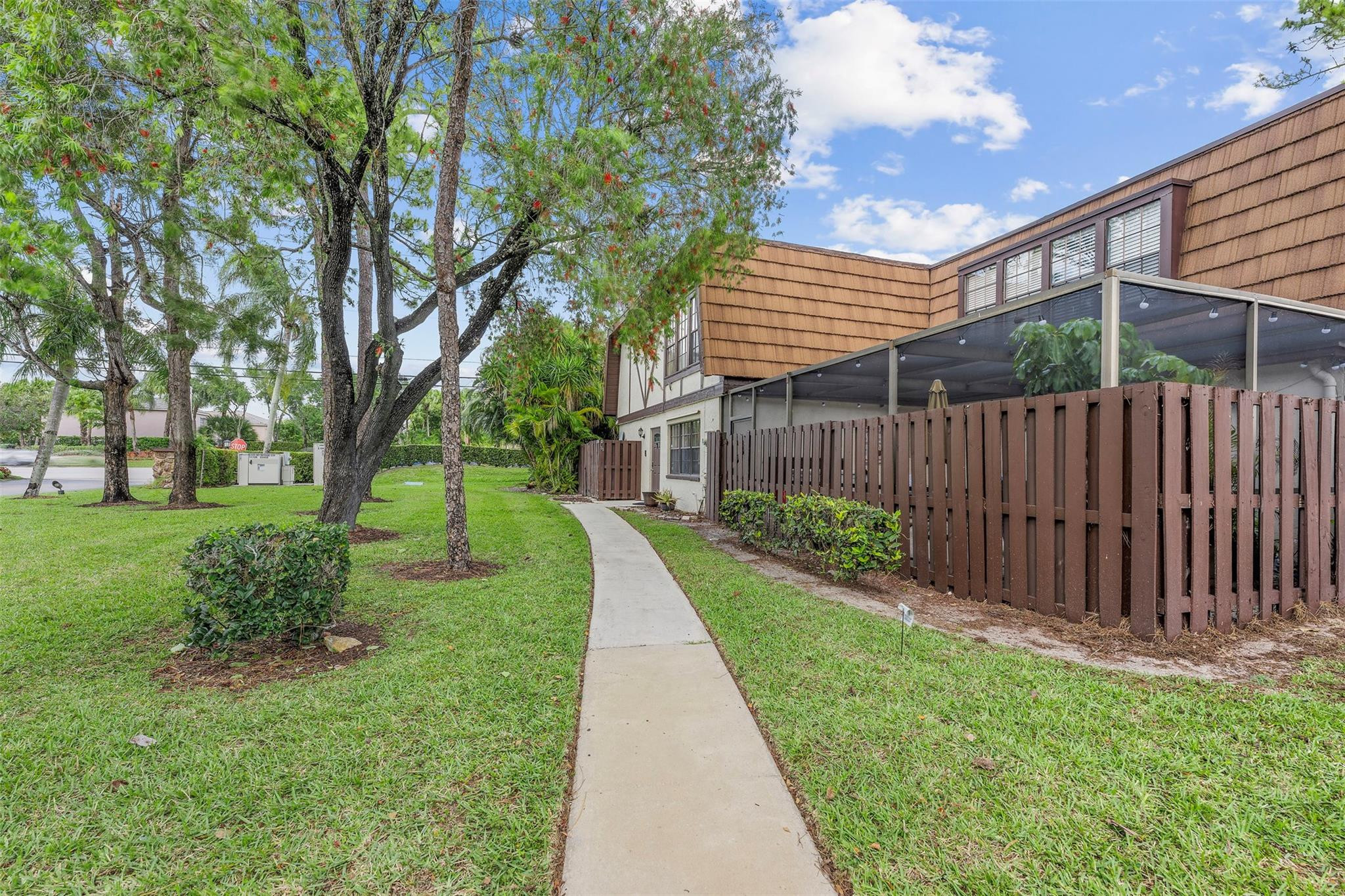 100 Weybridge Cir D