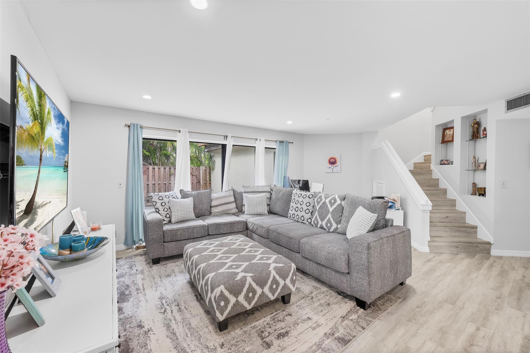 100 Weybridge Cir D
