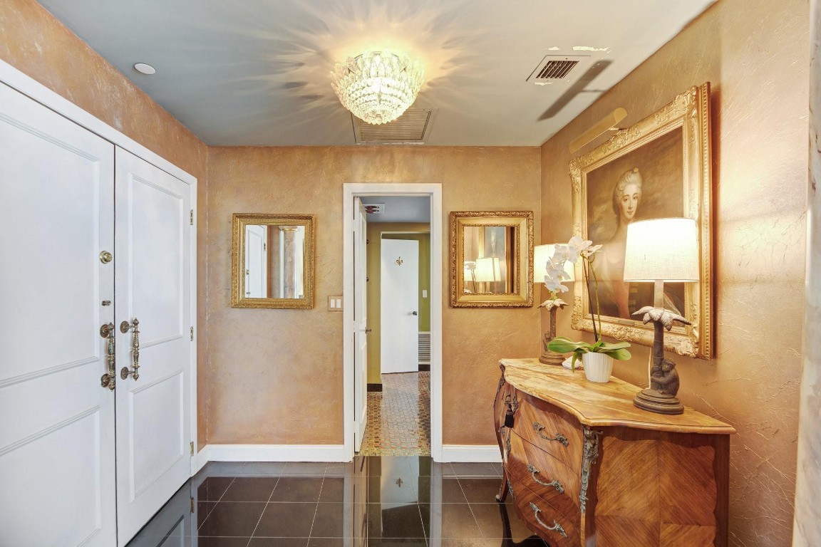 1 Las Olas Circle PH3