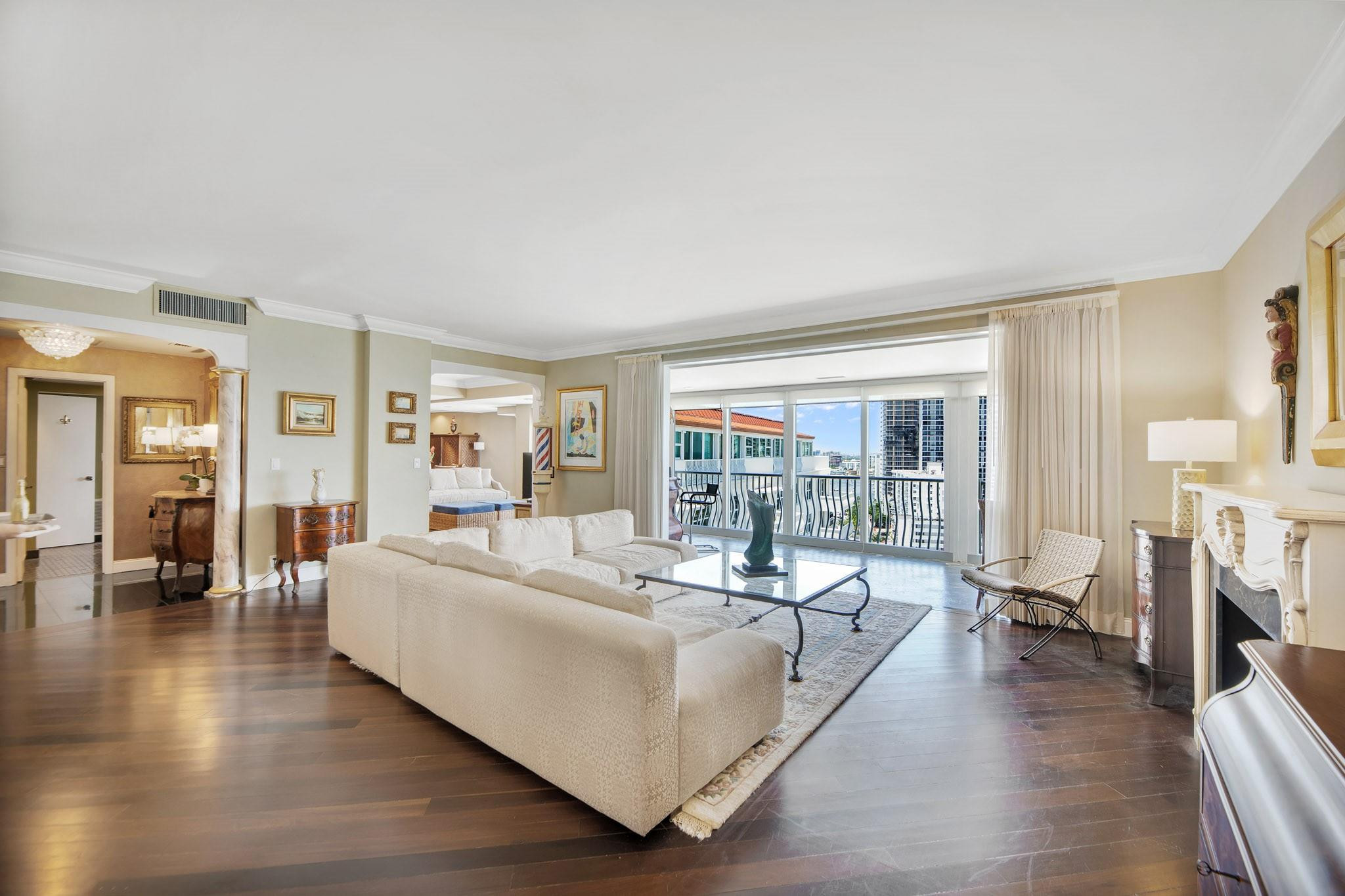 1 Las Olas Circle PH3