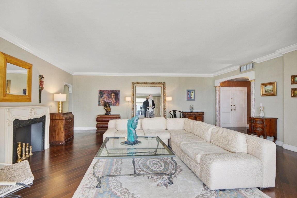 1 Las Olas Circle PH3