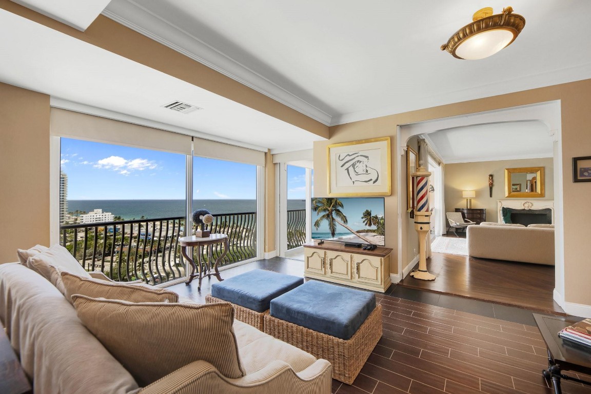 1 Las Olas Circle PH3