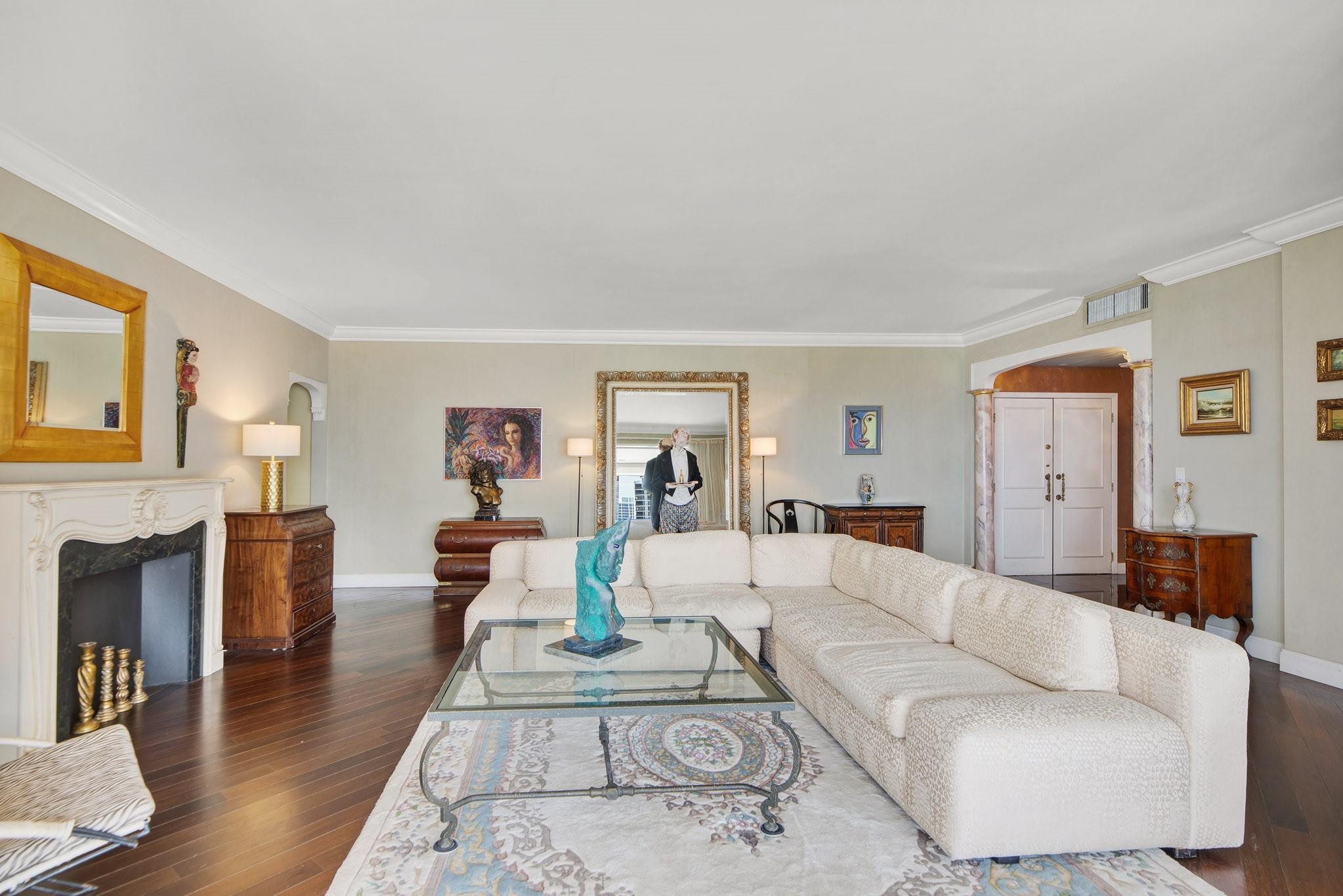 1 Las Olas Circle PH3