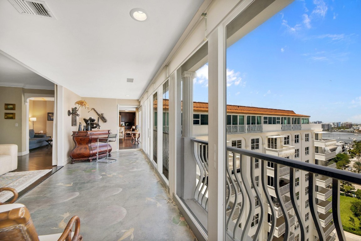 1 Las Olas Circle PH3